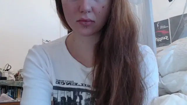 Snapshot of fern4ever chatting on December 4, 11:02 pm fern4ever online show from December 4, 11:02 pm