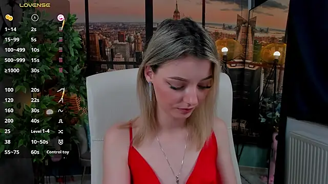 Snapshot of pretty_little_thing chatting on December 6, 2:24 am pretty little thing online show from December 6, 2:24 am