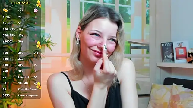 Snapshot of pretty_little_thing chatting on January 29, 3:04 pm pretty little thing online show from January 29, 3:04 pm