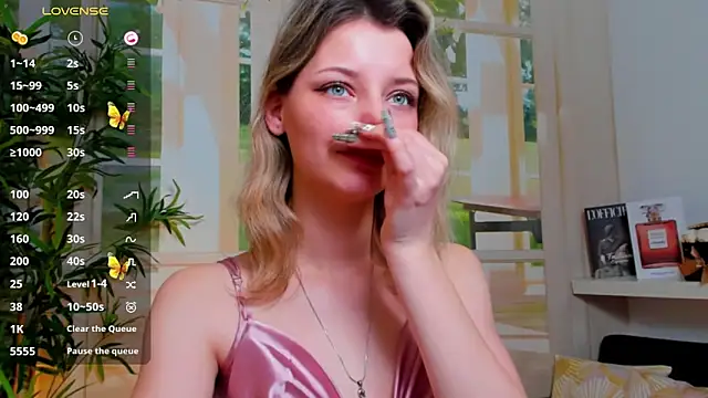 Snapshot of pretty_little_thing chatting on January 30, 2:38 am pretty little thing online show from January 30, 2:38 am