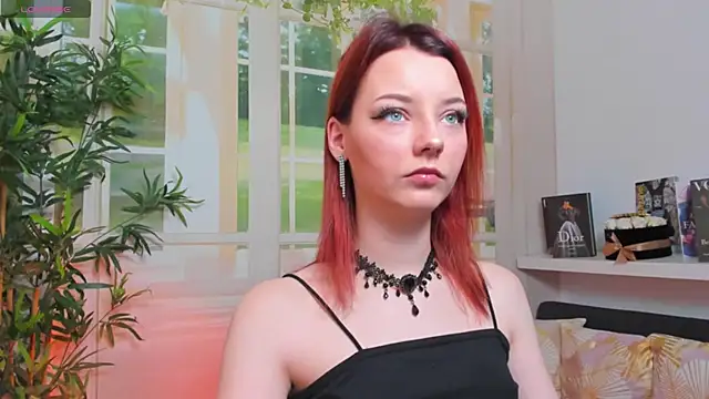 Snapshot of pretty_little_thing chatting on February 12, 1:48 pm pretty little thing online show from February 12, 1:48 pm