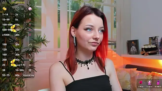 Snapshot of pretty_little_thing chatting on February 12, 8:40 pm pretty little thing online show from February 12, 8:40 pm