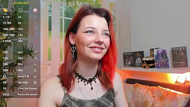 Snapshot of pretty_little_thing chatting on February 14, 10:47 pm pretty little thing online show from February 14, 10:47 pm