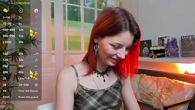 Snapshot of pretty_little_thing chatting on February 15, 1:53 am pretty little thing online show from February 15, 1:53 am