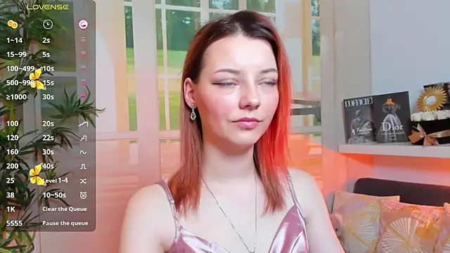 Snapshot of pretty_little_thing chatting on March 5, 1:39 pm pretty little thing online show from March 5, 1:39 pm