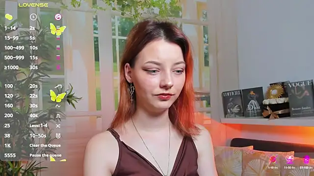 Snapshot of pretty_little_thing chatting on March 10, 10:02 pm pretty little thing online show from March 10, 10:02 pm