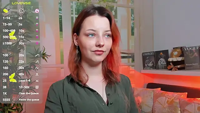 Snapshot of pretty_little_thing chatting on March 13, 7:06 pm pretty little thing online show from March 13, 7:06 pm