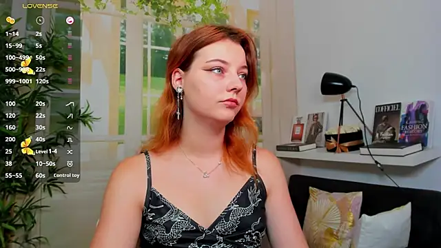 Snapshot of pretty_little_thing chatting on September 10, 12:05 pm pretty little thing online show from September 10, 12:05 pm