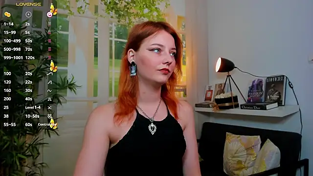 Snapshot of pretty_little_thing chatting on September 25, 2:10 pm pretty little thing online show from September 25, 2:10 pm