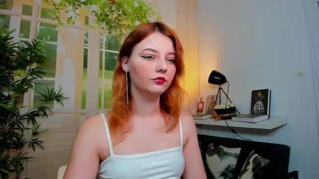 Snapshot of pretty_little_thing chatting on October 25, 4:35 pm pretty little thing online show from October 25, 4:35 pm