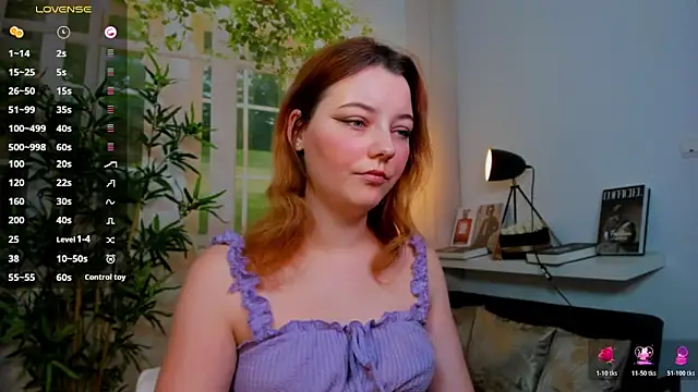 Snapshot of pretty_little_thing chatting on November 25, 4:40 pm pretty little thing online show from November 25, 4:40 pm