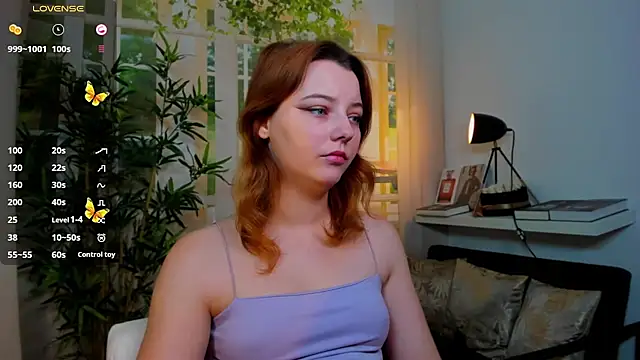 Snapshot of pretty_little_thing chatting on November 28, 3:47 pm pretty little thing online show from November 28, 3:47 pm