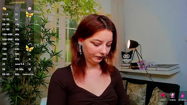 Snapshot of pretty_little_thing chatting on December 15, 5:17 pm pretty little thing online show from December 15, 5:17 pm