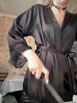 Snapshot of Crazy-Rosa chatting on February 15, 9:05 am Crazy-Rosa online show from February 15, 9:05 am