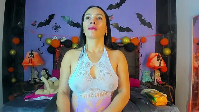 MaduraLuciana online show from October 25, 10:45 am