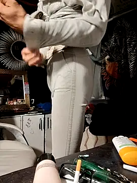 Gillygilly76 online show from November 14, 6:01 am