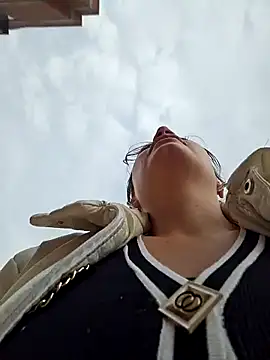 valery mora online show from February 25, 1:39 pm