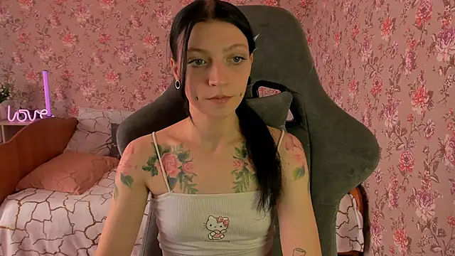 Snapshot of Lolly_Haze chatting on October 20, 6:25 am Lolly Haze online show from October 20, 6:25 am