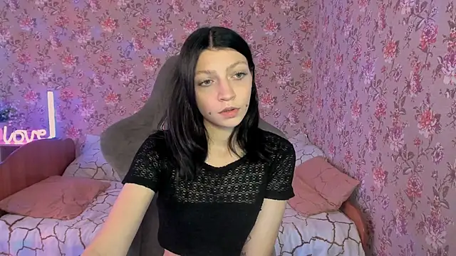 Snapshot of Lolly_Haze chatting on December 14, 4:29 am Lolly Haze online show from December 14, 4:29 am