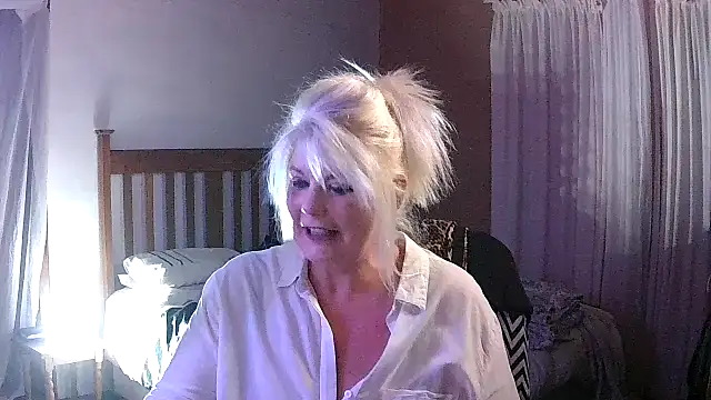 Miahotmilf online show from January 10, 8:10 pm