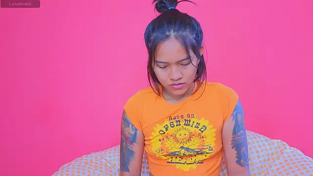 Snapshot of Natsu__ chatting on December 24, 3:05 am Natsu online show from December 24, 3:05 am