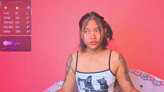 Snapshot of Natsu__ chatting on February 1, 6:10 am Natsu online show from February 1, 6:10 am