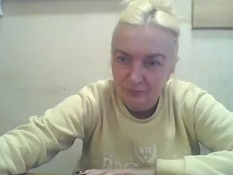 Snapshot of Meri798 chatting on May 28, 6:16 pm Meri798 online show from May 28, 6:16 pm
