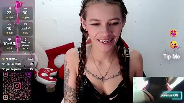 sweetlittlelisa online show from December 3, 9:45 pm