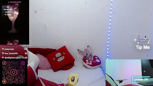 sweetlittlelisa online show from January 14, 1:26 am