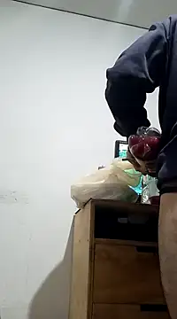 Snapshot of weedmanhot28 chatting on February 2, 3:10 am weedmanhot28 online show from February 2, 3:10 am