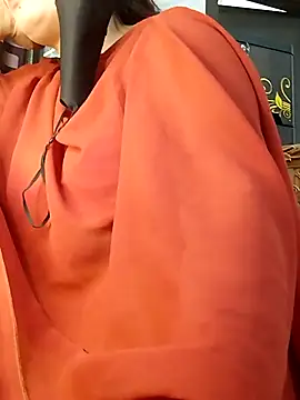 Snapshot of Tishani chatting on February 24, 10:59 am Tishani online show from February 24, 10:59 am