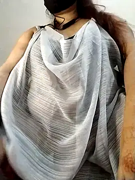 Snapshot of Tishani chatting on October 28, 12:19 pm Tishani online show from October 28, 12:19 pm