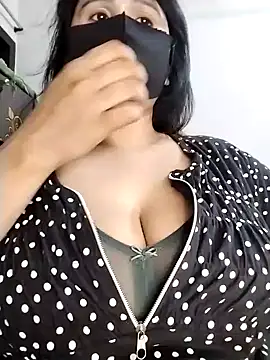 Snapshot of Tishani chatting on November 4, 4:17 pm Tishani online show from November 4, 4:17 pm