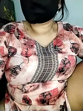 Snapshot of Tishani chatting on November 27, 10:17 am Tishani online show from November 27, 10:17 am