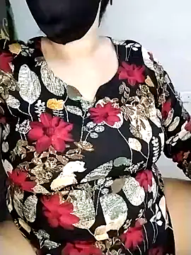 Snapshot of Tishani chatting on November 29, 6:00 pm Tishani online show from November 29, 6:00 pm