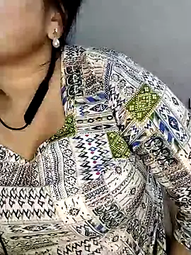 Snapshot of Tishani chatting on December 5, 5:31 pm Tishani online show from December 5, 5:31 pm