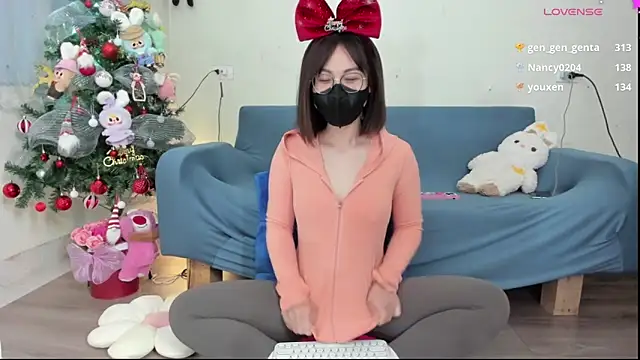 Snapshot of Baby_Claraa chatting on December 15, 9:03 am Baby Claraa online show from December 15, 9:03 am