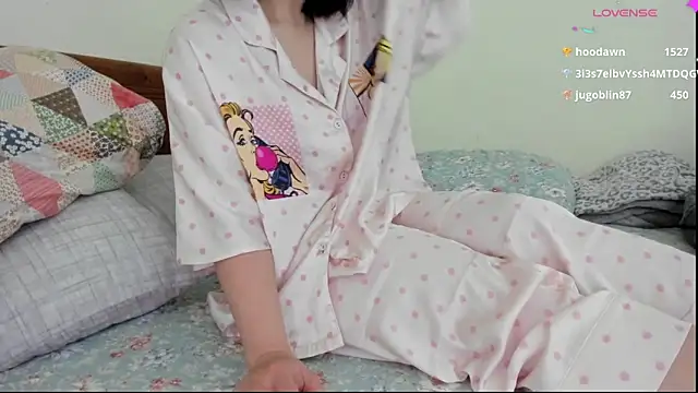 Snapshot of Baby_Claraa chatting on January 5, 6:13 am Baby Claraa online show from January 5, 6:13 am