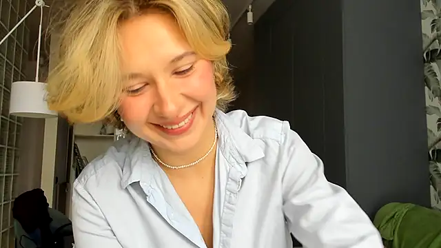 Snapshot of Lilith_lutherlow chatting on December 21, 11:17 am Lilith lutherlow online show from December 21, 11:17 am