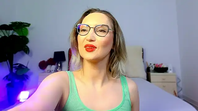 CharmingAnnie online show from April 16, 5:47 pm