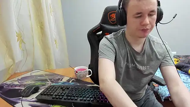 iliaskrislove online show from October 15, 4:07 pm