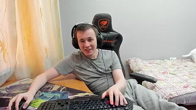 iliaskrislove online show from November 28, 9:23 am