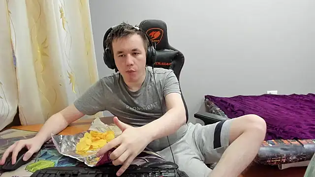 iliaskrislove online show from December 17, 4:29 am