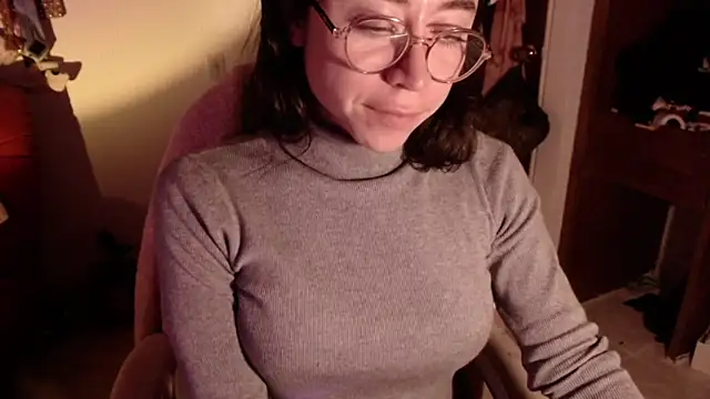 Snapshot of emily_pearl_ chatting on November 14, 10:51 pm emily pearl online show from November 14, 10:51 pm