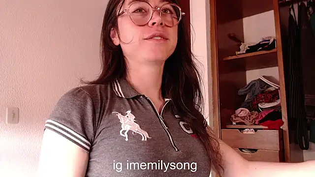 Snapshot of emily_pearl_ chatting on November 23, 5:02 pm emily pearl online show from November 23, 5:02 pm