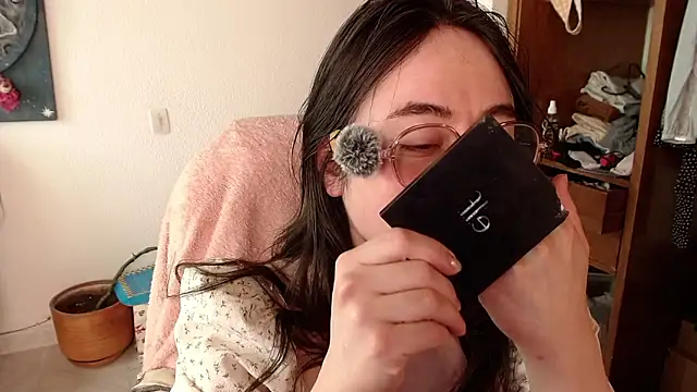 emily pearl  online show from January 18, 10:02 pm