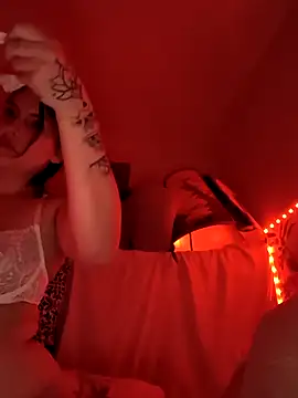 Snapshot of Linalicious chatting on November 8, 4:40 pm Linalicious online show from November 8, 4:40 pm