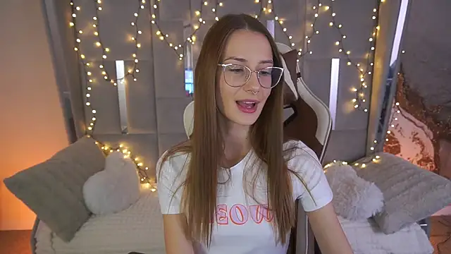 CozyMell online show from April 18, 6:28 am