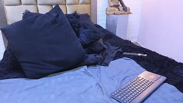 ximenawilliamss online show from March 2, 11:42 pm