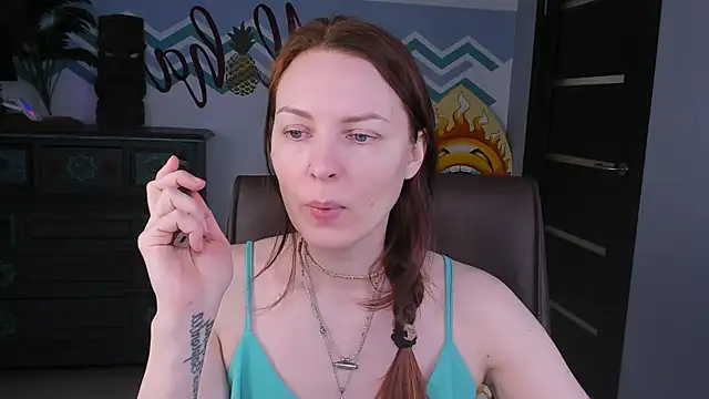 Snapshot of VandaRossi chatting on February 19, 5:49 am VandaRossi online show from February 19, 5:49 am